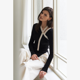 ONE-SHOULDER COLOR-BLOCK KNIT