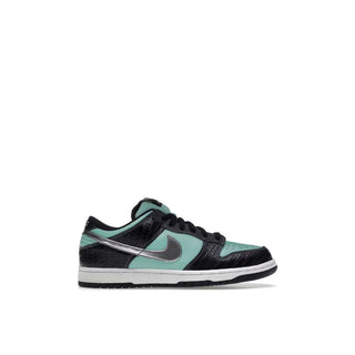 Nike Dunk SB Low Diamond Supply Co. Tiffany